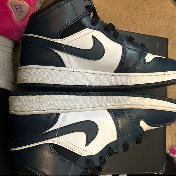 Dark blue air Jordans - Picture 5 of 7